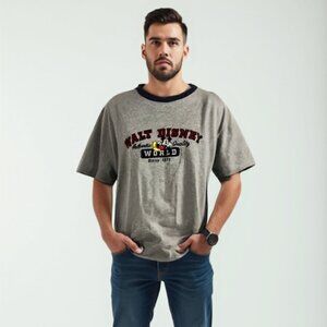 ❤️ Disney Gray Short Sleeve Tee with Graphic Design *stain